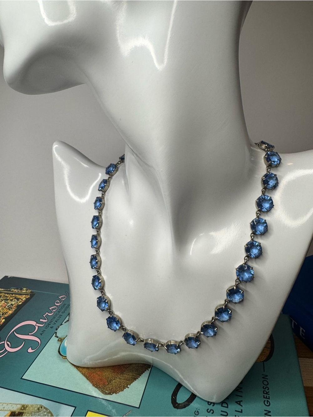 Preowned vintage Silver-Tone Blue glass or better Link Necklace -